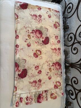 2 Waverly Garden Room "Norfolk Rose" KING Ruffle Pillowcases USA